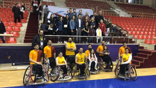 Avrupa maçları dahil olmak üzere Engelsiz Aslanlarımızın tüm maçlarında kendilerini desteklemenin onurunu yaşıyoruz.