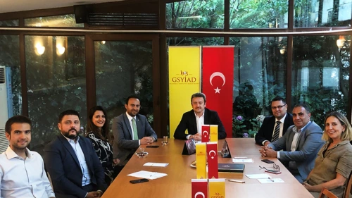 Galatasaraylı Avukatlar ve Hukukçular Derneği Başkanı Oğuzhan Kabasakal, Başkan Yardımcısı Ali Baran Öztürk ve Genel Sekreteri Tuğba Rakıcı derneğimizi ziyaret ettiler.