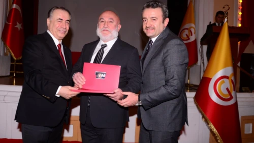 SİZLERLE DAHA GÜÇLÜYÜZ